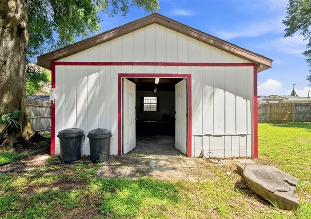Photo 3 of Single family home for sale at 5206 Parade St, Temple Terrace, FL 33617 | MLS# TB8537774 | Listing updated on 2026-10-06