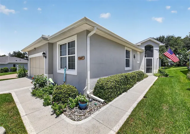 Photo 1 of Single family home for sale at 20512 Queen Alexandra Dr, Leesburg, FL 34748 | MLS# G5116320 | Listing updated on 2026-09-25