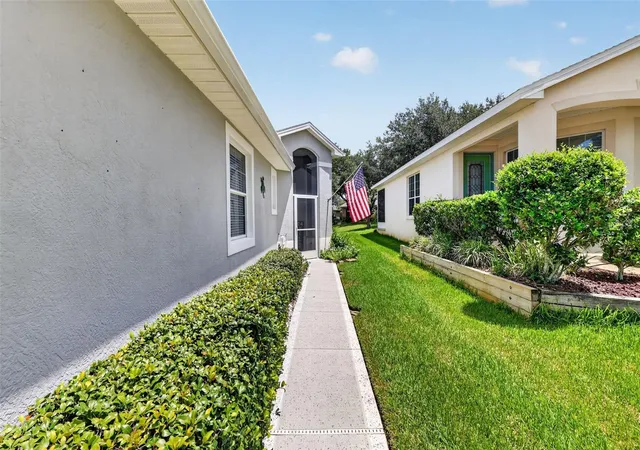 Photo 4 of Single family home for sale at 20512 Queen Alexandra Dr, Leesburg, FL 34748 | MLS# G5116320 | Listing updated on 2026-09-25