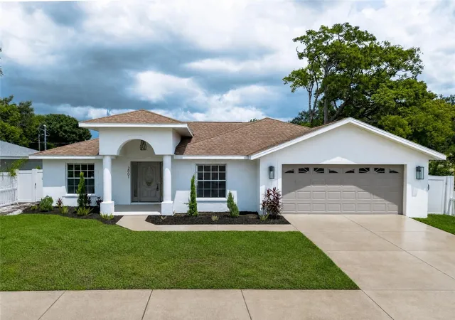 Photo 1 of Single family home for sale at 2001 N Lincoln Ave, Tampa, FL 33607 | MLS# TB8537782 | Listing updated on 2026-10-03