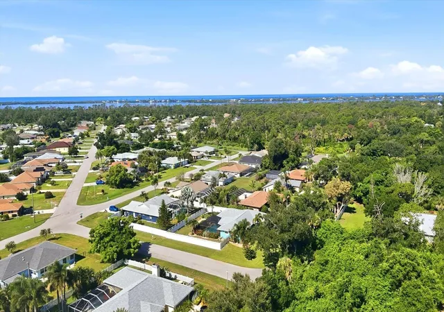 3rd image of 935 N Boundary Rd, Englewood, FL 34223 | MLS# D6148367