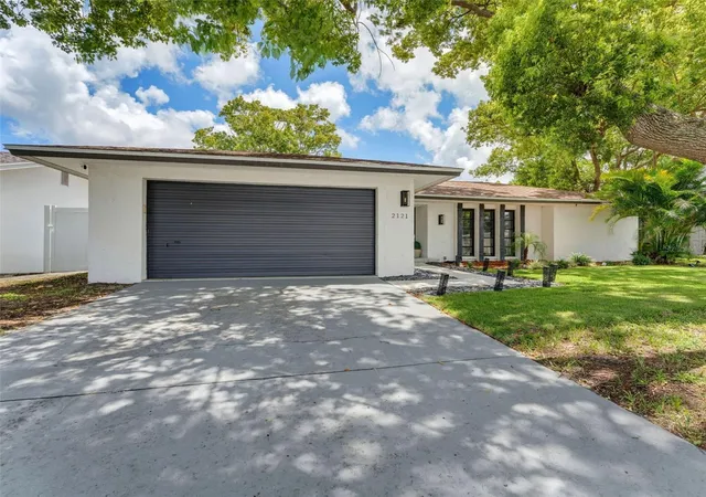 Photo 4 of Single family home for sale at 2121 Beecher Rd, Clearwater, FL 33763 | MLS# W7888471 | Listing updated on 2026-10-17