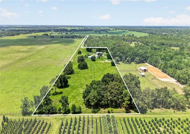 Single family home for sale at 20500 NW 27th Street, MORRISTON, FL 32668 | MLS# OM730154