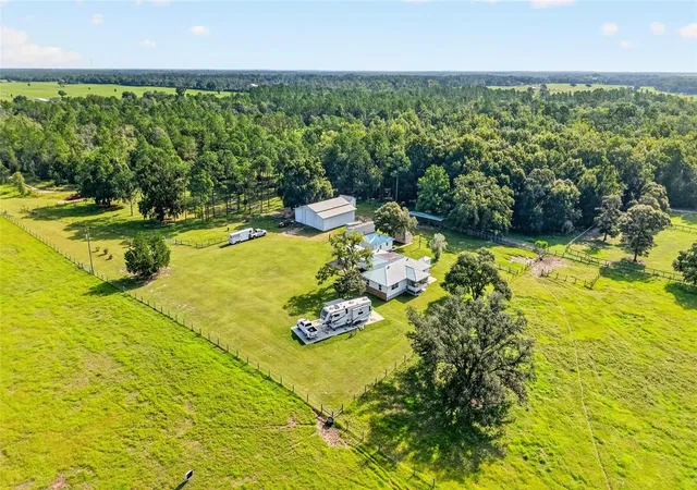 Photo 4 of Single family home for sale at 20500 NW 27th Street, Morriston, FL 32668 | MLS# OM730154 | Listing updated on 2026-09-15