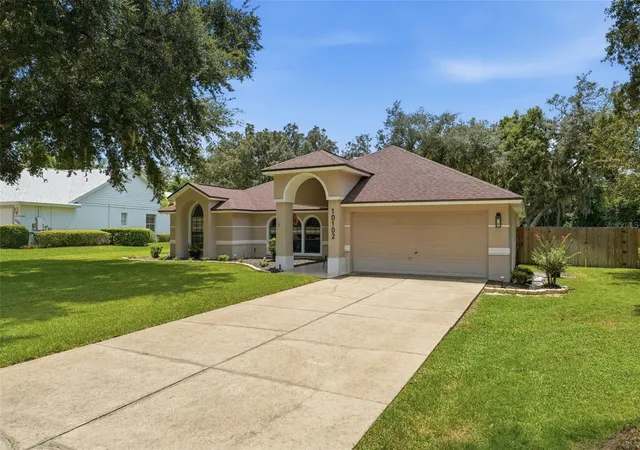 Photo 3 of Single family home for sale at 10102 Silver Blf Dr, Leesburg, FL 34788 | MLS# G5116323 | Listing updated on 2026-09-29