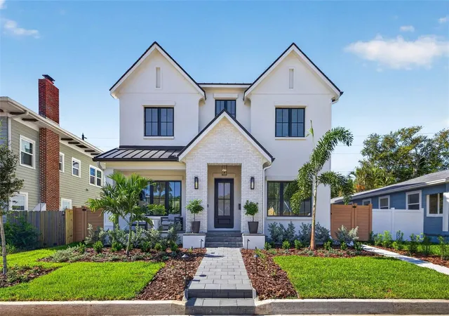 Photo 1 of Single family home for sale at 142 22nd Ave N, St Petersburg, FL 33704 | MLS# TB8537829 | Listing updated on 2026-08-28