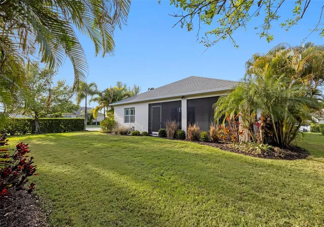 Photo 4 of Single family home for sale at 4623 Claremont Park Dr, Bradenton, FL 34211 | MLS# A4702675 | Listing updated on 2026-10-08
