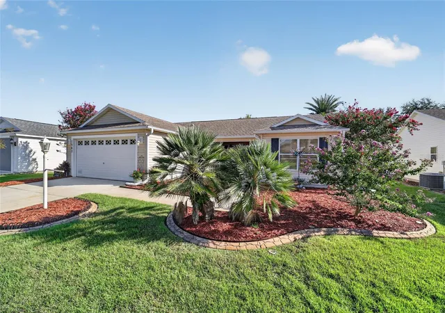 3rd image of 1563 Hollyberry Pl, Lady Lake, FL 32162 | MLS# O6432624