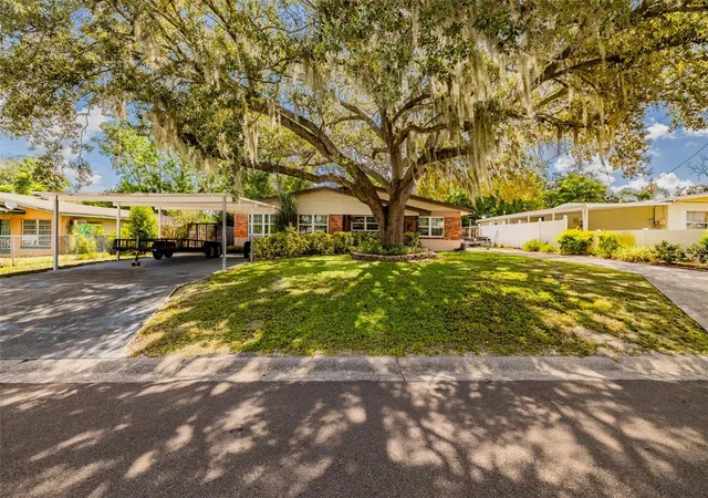 Photo 3 of Single family home for sale at 1205 W Camellia Dr, Brandon, FL 33510 | MLS# TB8537843 | Listing updated on 2026-09-12