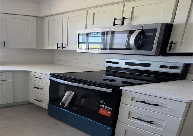 Photo 3 of Single family home for sale at 606 Ridgewood Ave, Dundee, FL 33838 | MLS# S5155430 | Listing updated on 2026-08-12