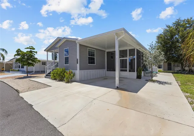 Photo 3 of Manufactured home for sale at 892 Grado Dr, Venice, FL 34285 | MLS# N6145329 | Listing updated on 2026-08-23