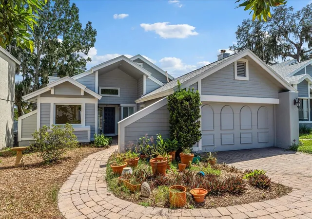 Photo 1 of Single family home for sale at 624 Fallsmead Cir, Longwood, FL 32750 | MLS# O6432668 | Listing updated on 2026-09-23