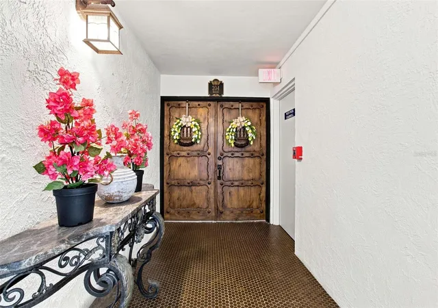 2nd image of 5700 Mariner St #204W, Tampa, FL 33609 | MLS# TB8537878