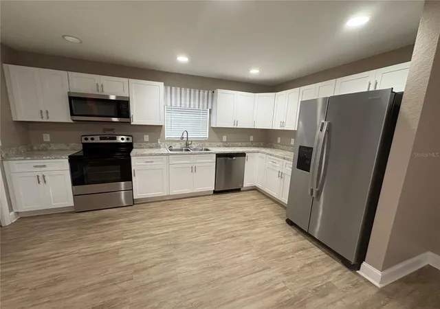 Photo 2 of Multi family home for sale at 640 E Grapefruit Ave, Lake Alfred, FL 33850 | MLS# R4911803 | Listing updated on 2026-10-09