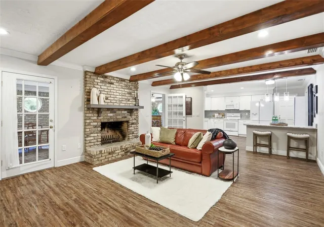 Photo 3 of Single family home for sale at 1150 Markham Woods Rd, Longwood, FL 32779 | MLS# O6432700 | Listing updated on 2026-10-04