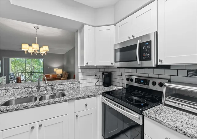 Listing Photo 4 - Condo for sale in building located at 620 Cranes Wy, Altamonte Springs, FL 32701 - Unit #303