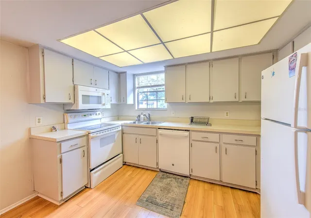 Photo 4 of Condo for sale at 14454 Reuter Strasse Cir #712, Tampa, FL 33613 | MLS# TB8537959 | Listing updated on 2026-10-07