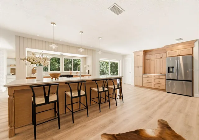 Photo 4 of Single family home for sale at 114 Wayland Cir, Longwood, FL 32779 | MLS# O6432765 | Listing updated on 2026-10-06
