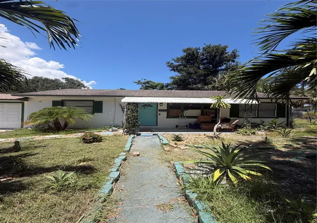 Photo 1 of Single family home for sale at 811 28th Avenue S, Saint Petersburg, FL 33705 | MLS# TB8537976 | Listing updated on 2026-08-28