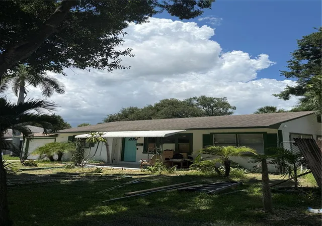 Photo 3 of Single family home for sale at 811 28th Avenue S, Saint Petersburg, FL 33705 | MLS# TB8537976 | Listing updated on 2026-08-28