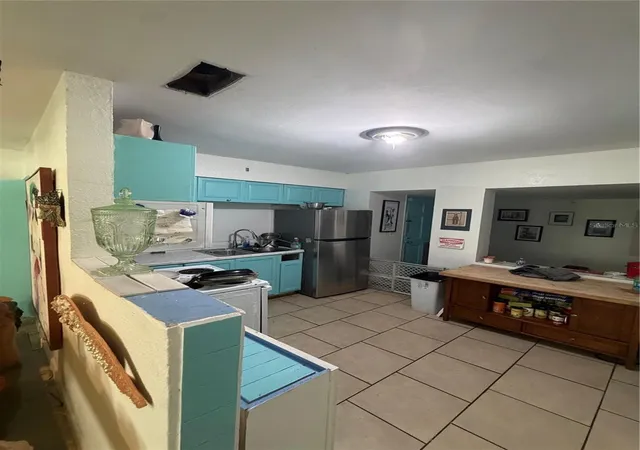 Photo 4 of Single family home for sale at 811 28th Avenue S, Saint Petersburg, FL 33705 | MLS# TB8537976 | Listing updated on 2026-08-28
