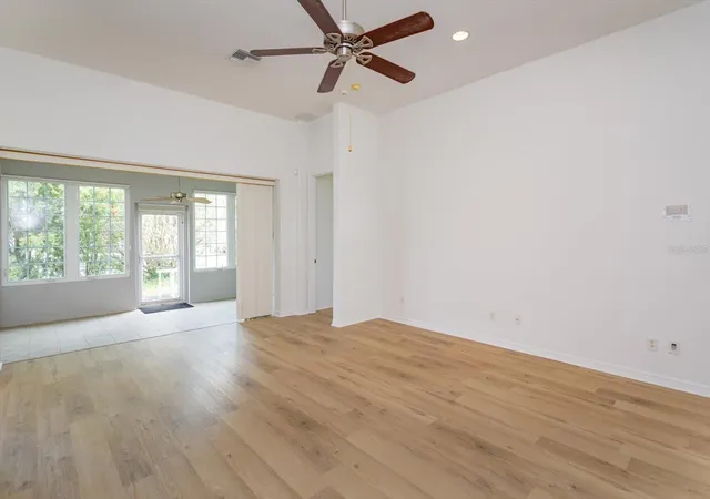 5th image of 931 Vindale Rd, Tavares, FL 32778 | MLS# O6432778
