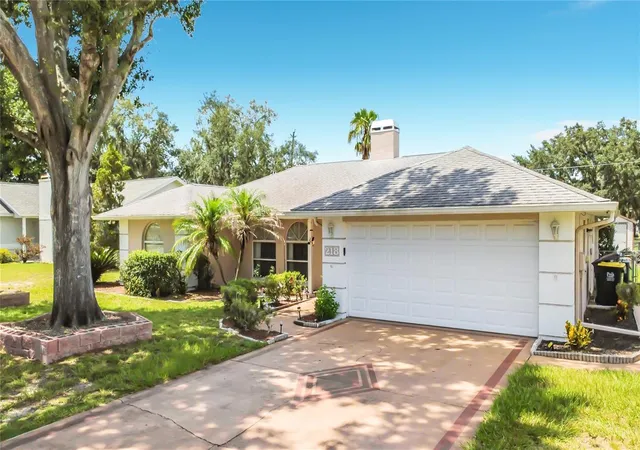 Single family home for sale at 218 Glenridge Loop N, LAKELAND, FL 33809 | MLS# L4964210