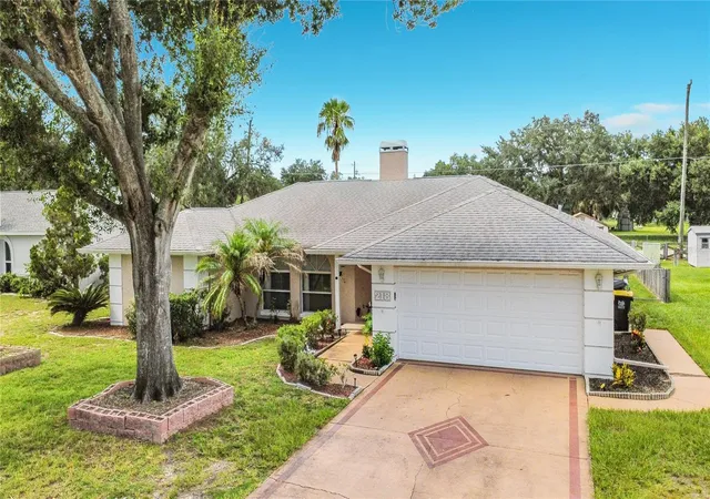 Photo 3 of Single family home for sale at 218 Glenridge Loop N, Lakeland, FL 33809 | MLS# L4964210 | Listing updated on 2026-09-21