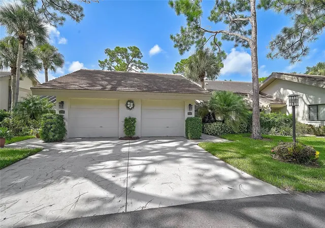 Photo 3 of Condo for sale at 3217 Sandleheath #45, Sarasota, FL 34235 | MLS# A4702732 | Listing updated on 2026-09-13