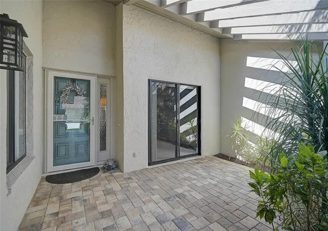 Listing Photo 5 - Condo for sale in building located at 3217 Sandleheath, Sarasota, FL 34235 - Unit #45