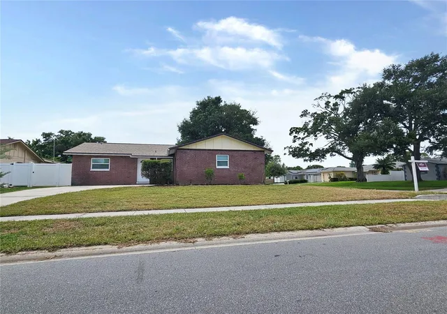 1st image of 6092 Burch St N, Saint Petersburg, FL 33709 | MLS# G5116351
