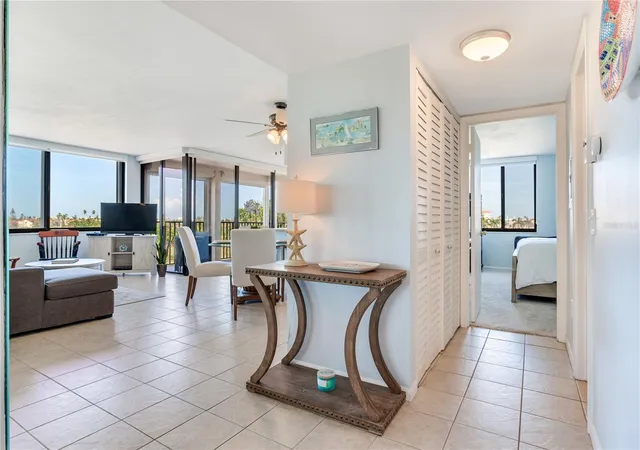 Listing Photo 5 - Condo for sale in building located at 6104 Palma Del Mar Blvd S, ST PETERSBURG, FL 33715 - Unit #404
