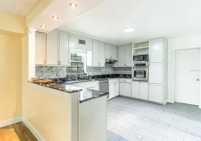 image of 3510 Lakeview Dr, Sebring, FL 33870 | MLS# L4964219