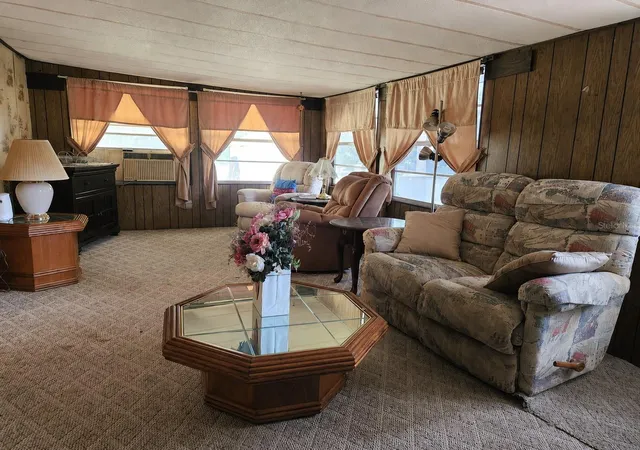 Photo 3 of Manufactured home for sale at 9997 Se 167th Lane, Summerfield, FL 34491 | MLS# OM730205 | Listing updated on 2026-10-03