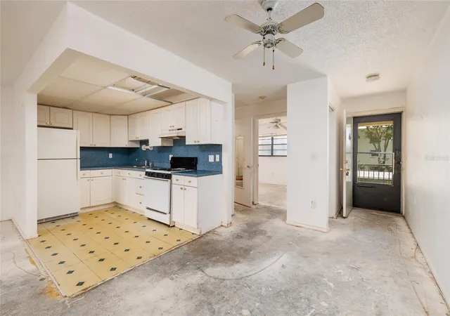 Photo 4 of Condo for sale at 5980 Ter Park Dr N #208, Saint Petersburg, FL 33709 | MLS# TB8538015 | Listing updated on 2026-10-01