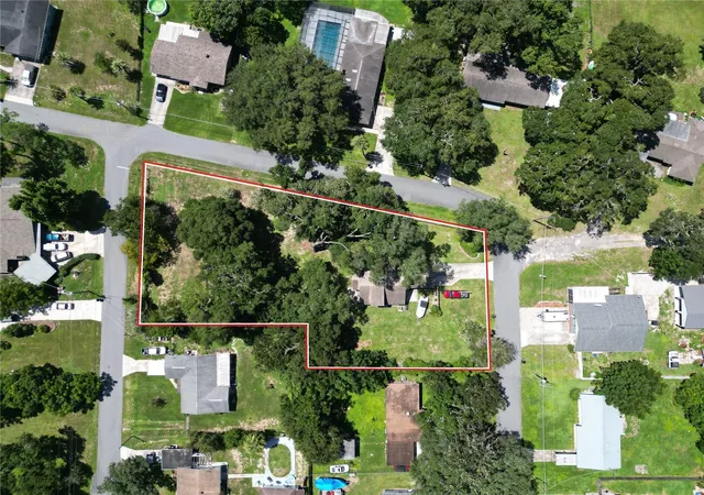 Photo 3 of Single family home for sale at 35833 Lakeshore Dr, Dade City, FL 33525 | MLS# TB8538016 | Listing updated on 2026-09-30