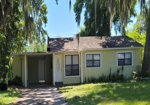 Photo 1 of Single family home for sale at 1300 Park Ave, Tavares, FL 32778 | MLS# G5116357 | Listing updated on 2026-09-30