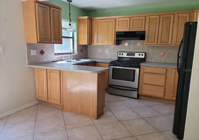 Photo 4 of Single family home for sale at 1300 Park Ave, Tavares, FL 32778 | MLS# G5116357 | Listing updated on 2026-09-30