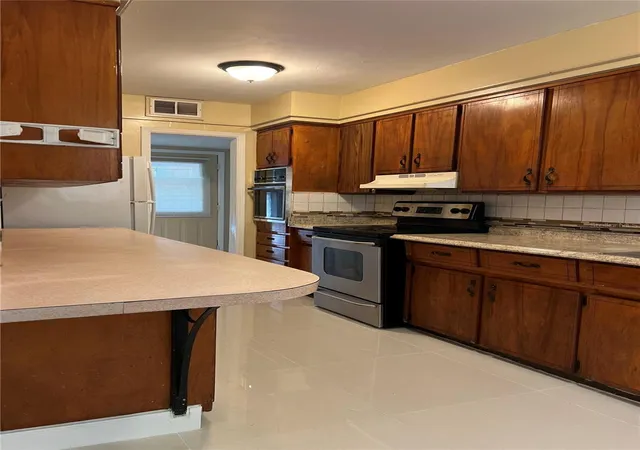 Photo 3 of Single family home for sale at 5847 Harrington Dr, Orlando, FL 32808 | MLS# O6432831 | Listing updated on 2026-08-22