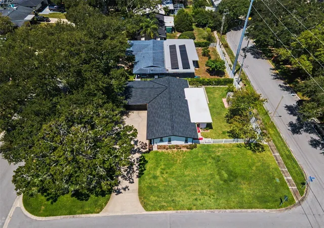 Photo 4 of Sale Pending at 1666 Souvenir Dr, Clearwater, FL 33755 | MLS# TB8538024 | Listing updated on 2026-08-20