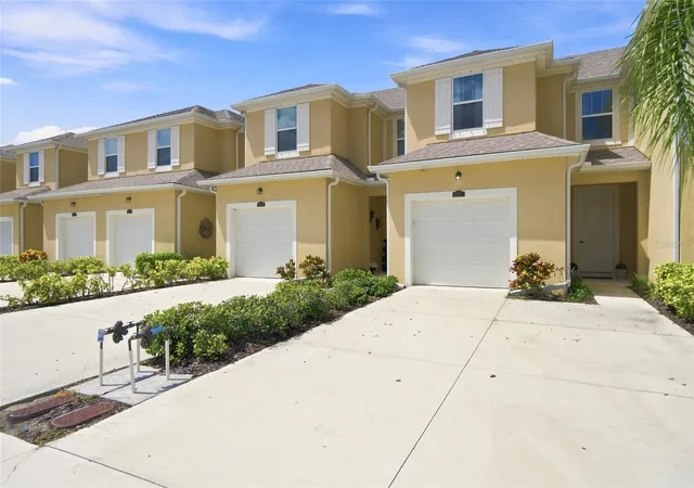 Photo 3 of Townhouse for sale at 11957 Sky Acres Ter, Bradenton, FL 34211 | MLS# A4702743 | Listing updated on 2026-08-24