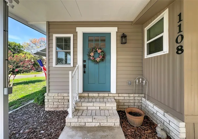 2nd image of 1108 Nassau Cir, Tavares, FL 32778 | MLS# G5116362