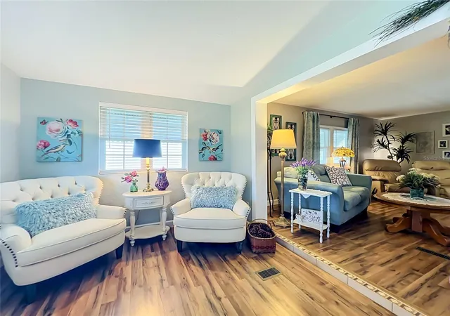 Photo 4 of Manufactured home for sale at 1108 Nassau Cir, Tavares, FL 32778 | MLS# G5116362 | Listing updated on 2026-09-30