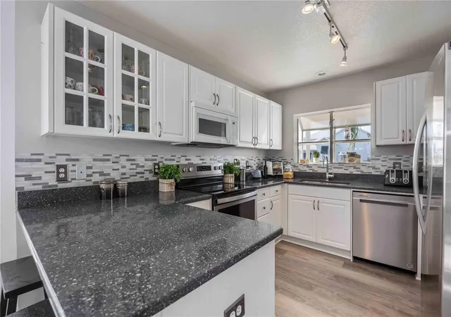 3rd image of 13951 Harbor View Dr, Seminole, FL 33776 | MLS# A4702752