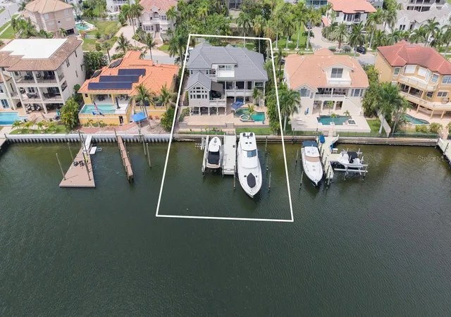 Photo 1 of Single family home for sale at 6113 Pasadena Point Blvd, Gulfport, FL 33707 | MLS# TB8538068 | Listing updated on 2026-10-05