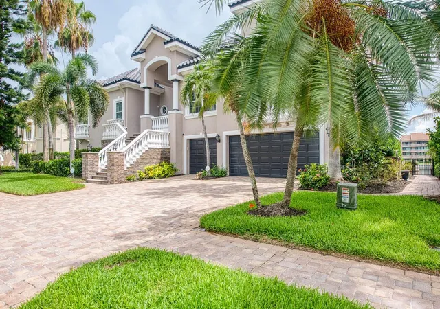 Photo 3 of Single family home for sale at 6113 Pasadena Point Blvd, Gulfport, FL 33707 | MLS# TB8538068 | Listing updated on 2026-10-05