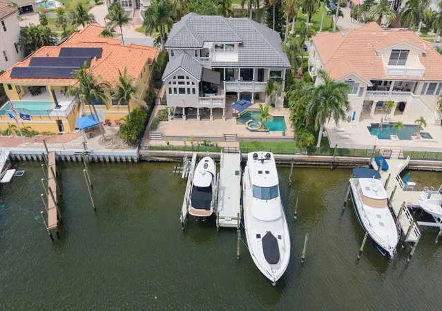Photo 4 of Single family home for sale at 6113 Pasadena Point Blvd, Gulfport, FL 33707 | MLS# TB8538068 | Listing updated on 2026-10-05
