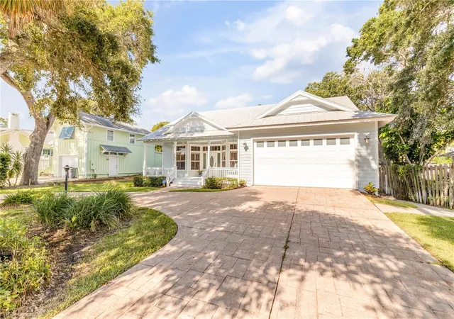 Photo 2 of Single family home for sale at 410 S Peninsula Ave, New Smyrna Beach, FL 32169 | MLS# NS1088985 | Listing updated on 2026-10-12