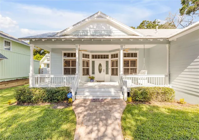 Photo 3 of Single family home for sale at 410 S Peninsula Ave, New Smyrna Beach, FL 32169 | MLS# NS1088985 | Listing updated on 2026-10-12