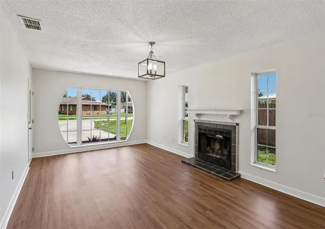 Photo 4 of Single family home for sale at 2718 Shadywood Pl, Lakeland, FL 33810 | MLS# TB8538074 | Listing updated on 2026-10-28
